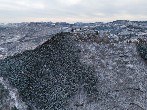 濟(jì)南彩西路劈山雪景