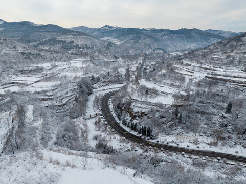 濟(jì)南彩西路雪景霧凇