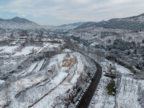 濟(jì)南彩西路雪景霧凇