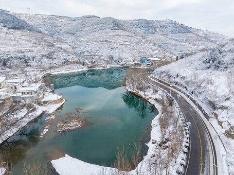 濟(jì)南彩西路雪景霧凇