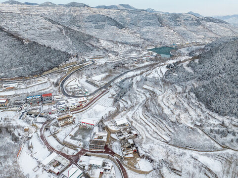 濟(jì)南彩西路雪景霧凇