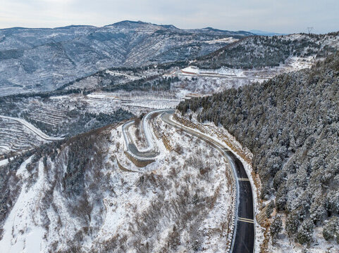 濟(jì)南彩西路雪景霧凇