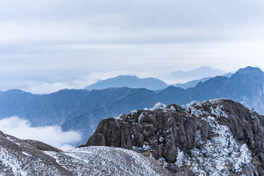 山峰云海風(fēng)光