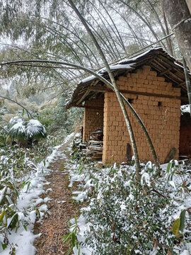 雪后山路