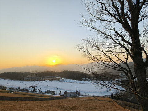夕陽(yáng)雪景