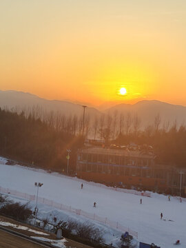 夕陽(yáng)雪景