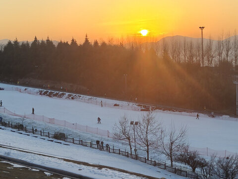 夕陽(yáng)雪景