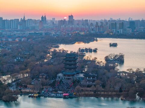 濟(jì)南大明湖夜景