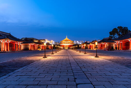 中國(guó)遼寧沈陽(yáng)故宮大政殿夜景