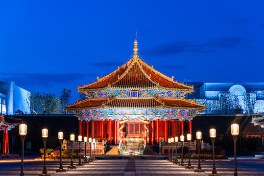 中國遼寧沈陽故宮大政殿夜景