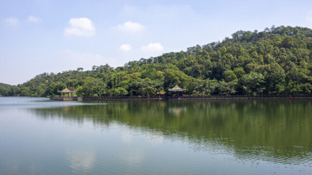 圭峰山天鵝湖