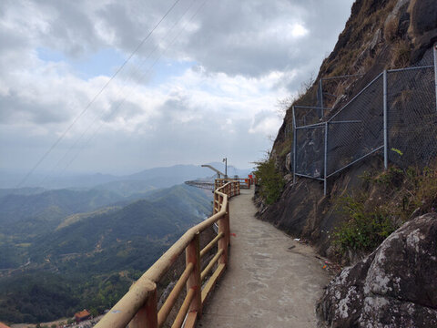 信宜石根山山間棧道