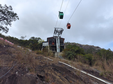 信宜石根山登山纜車(chē)