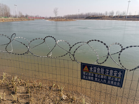 水深危險警示牌