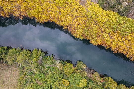 航拍貴陽花溪區(qū)平橋秋景