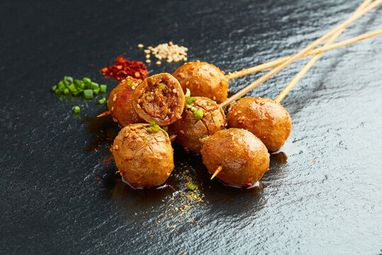 炸貢丸串炸包心丸串