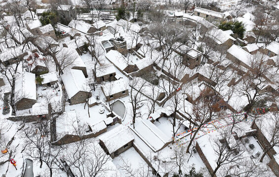 山東棗莊山亭區(qū)興隆莊石板房雪景