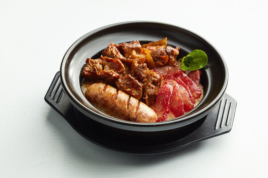 牛腩臘腸肉腸煲仔飯