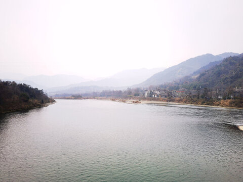 都江堰岷江風(fēng)光