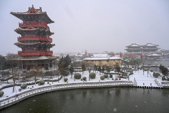 開(kāi)封清明上河園大雪建筑燈籠雪景
