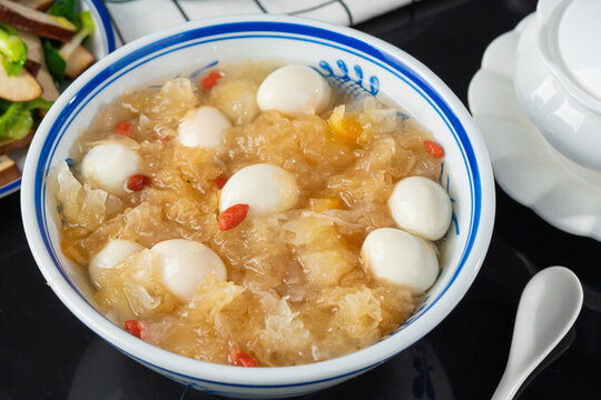 雪耳鵪鶉蛋