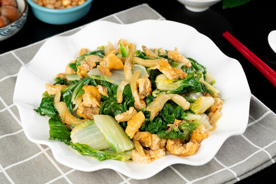 榨菜絲杭白菜炒油渣