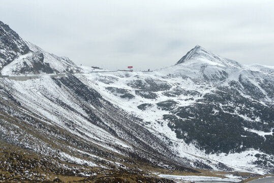 四川大雪山夾金山王母寨埡口遠(yuǎn)景