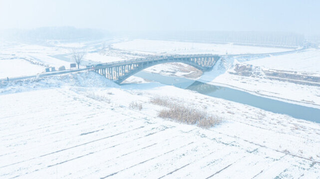 运河古桥雪景航拍水利工程