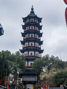 繩金塔