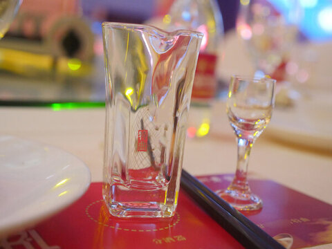 餐桌擺臺(tái)
