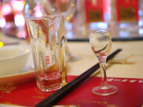 餐桌擺臺(tái)
