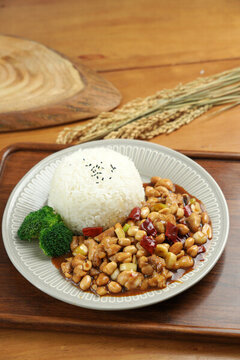 宮保雞丁蓋澆飯