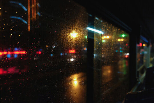 车窗外的夜景