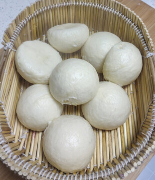 手工蒸熟饅頭