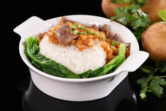 薯仔牛肉飯