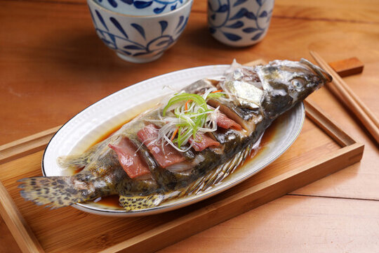 火腿蒸臭鱖魚