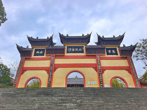 威遠(yuǎn)鳳凰古寺牌樓