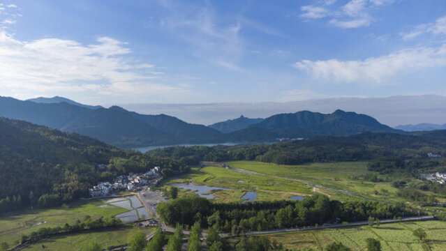 中國(guó)畫(huà)里鄉(xiāng)村