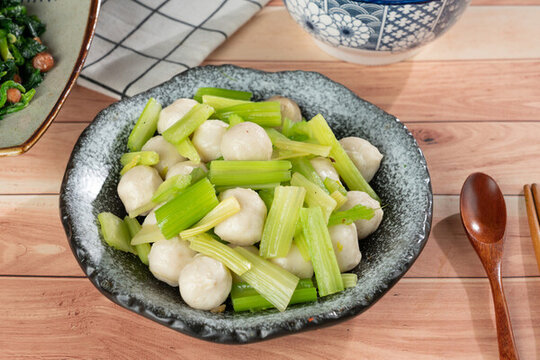 芹菜魚丸
