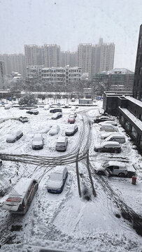 雪天停車場(chǎng)