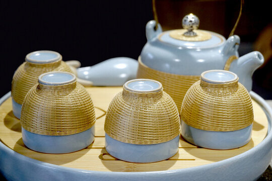 成都手工藝藝術(shù)品瓷胎竹編茶具