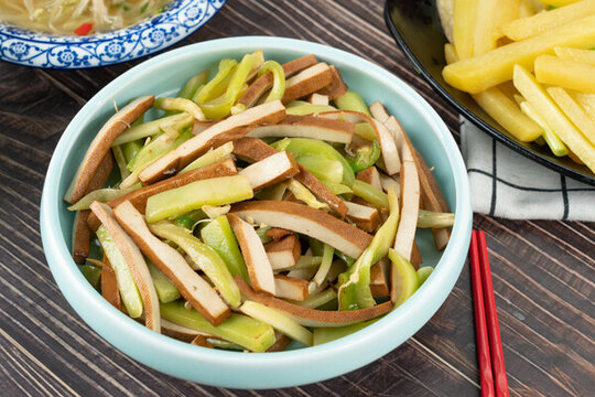 青筍炒豆干