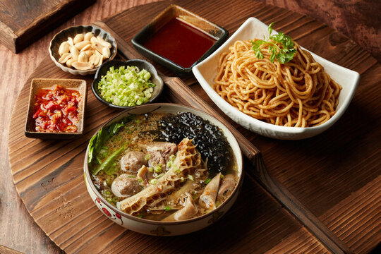 拌粿條牛腩牛肉丸牛雜湯套餐