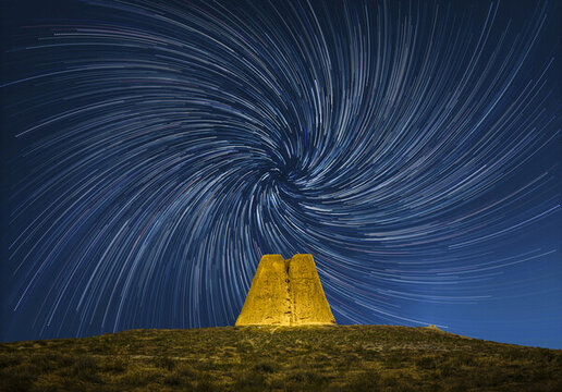 白土崗峰火臺星空星軌夜景