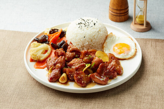 雞腿肉飯