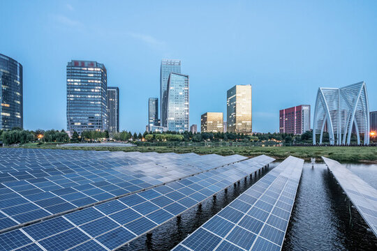 航拍城市新能源水上光伏電站