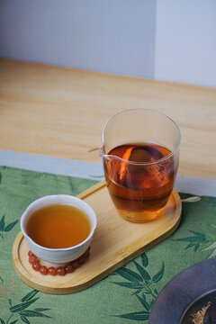红色茶汤武夷岩茶茶汤颜色