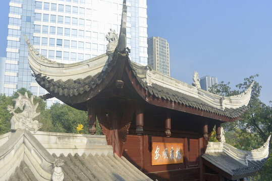 成都锦江安顺廊桥的中式牌坊