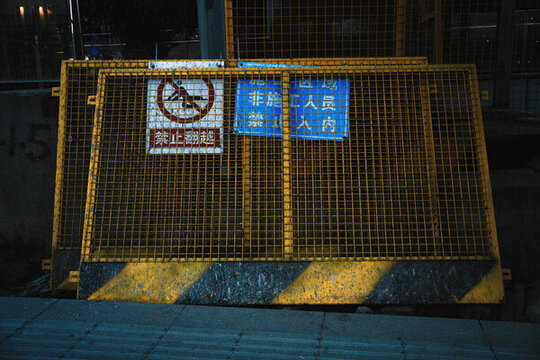 施工護(hù)欄和標(biāo)志