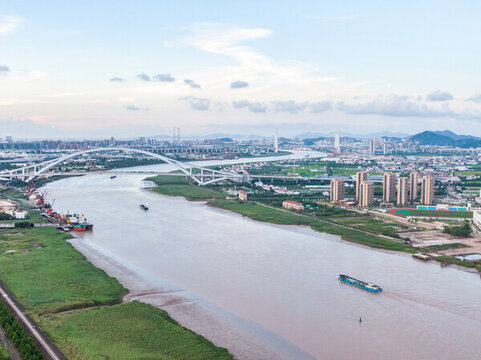 寧波市明州大橋江畔